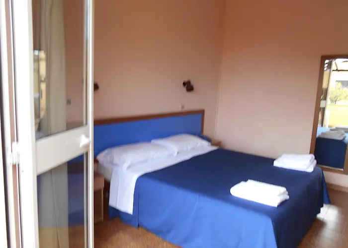 Hotel Villaggio La Feluca 3*