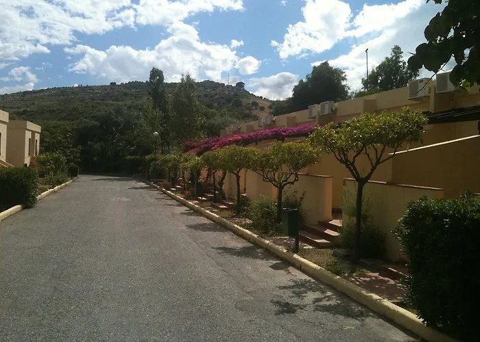 Hotel Villaggio La Feluca 3*