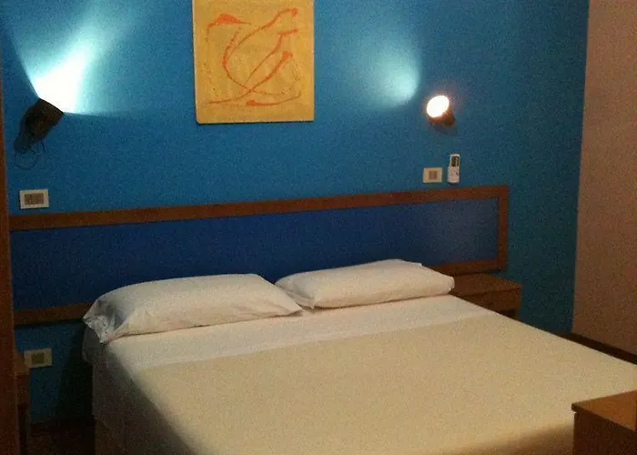 Hotel Villaggio La Feluca 3*